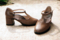 Női felvezetőpántos pumps,32-36-os méretig